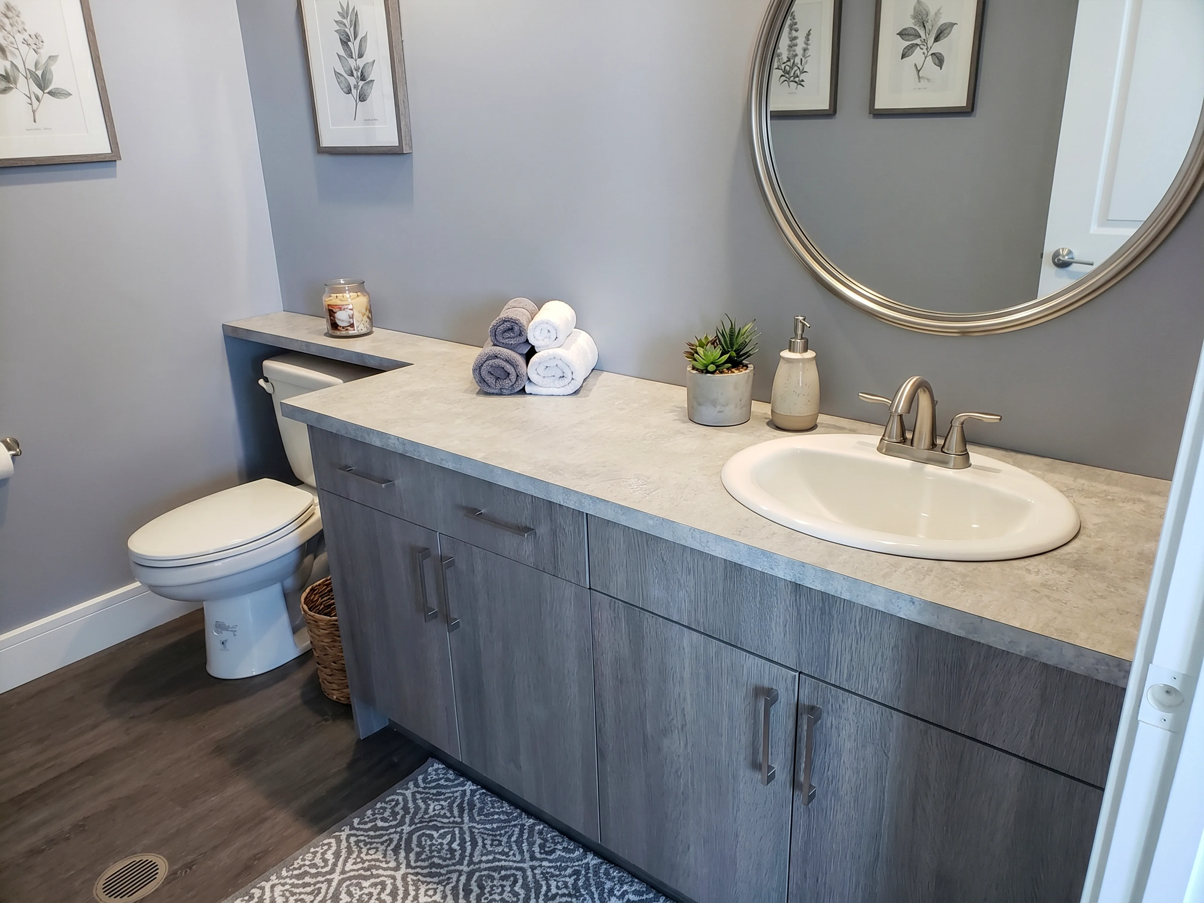 Bathroom Vanities features