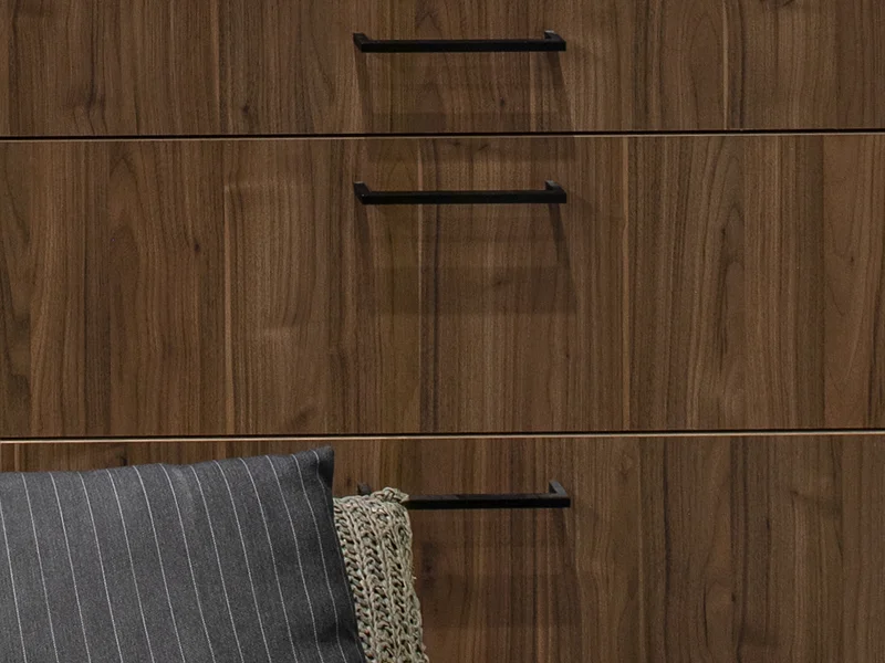 Custom Closets features